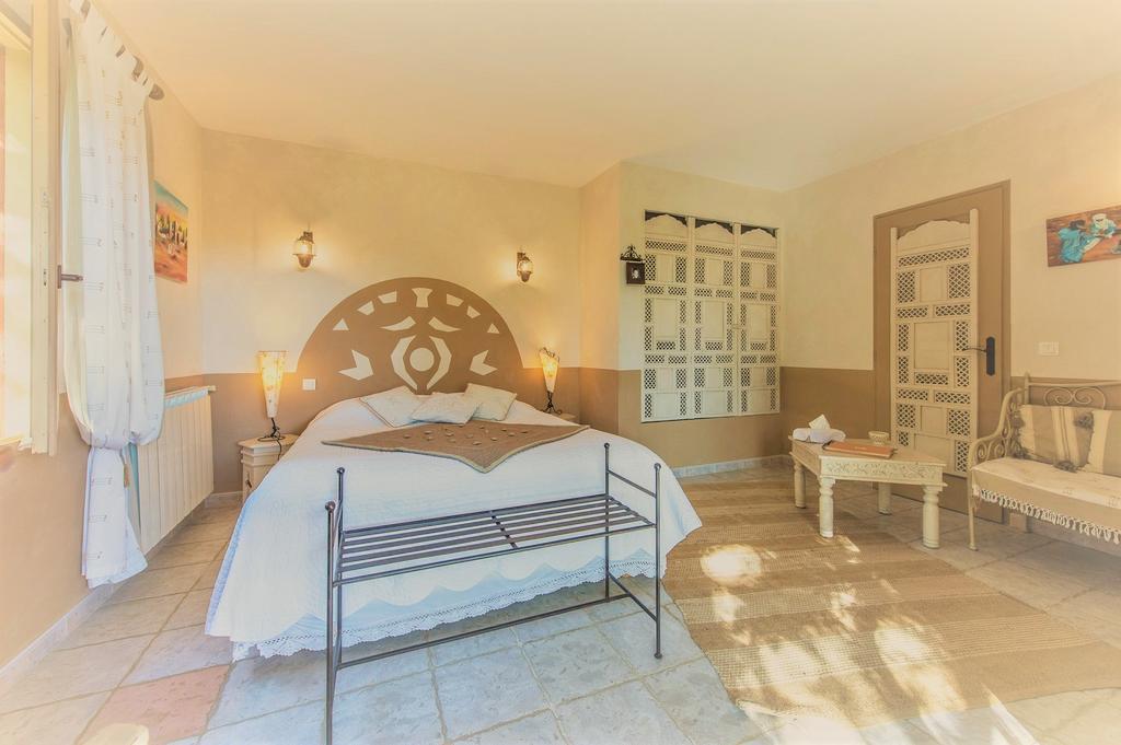 Bed and Breakfast Mas de Foncaudette Lourmarin Exterior foto